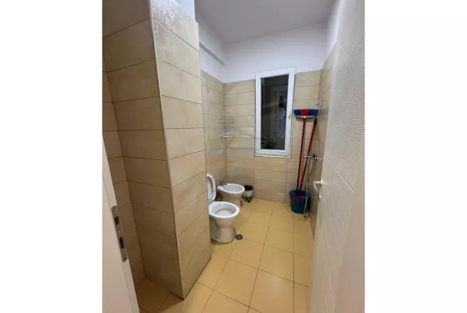 Shtepi ne shitje Apartament ne Tirane, 2+1, Mobilimi Bosh, pa mobiluar, Pagesa 177,000  Euro.
