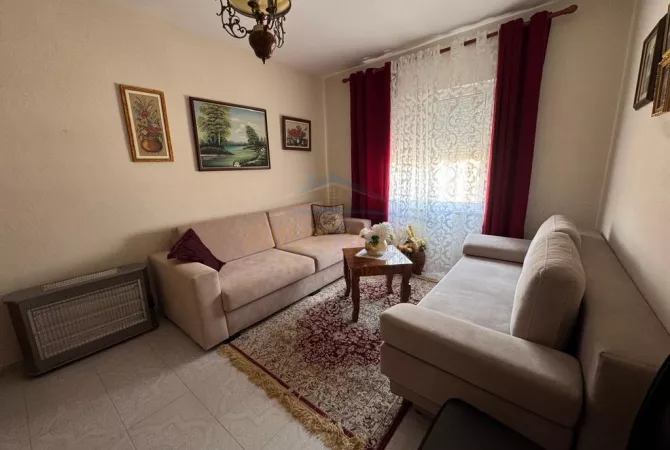 Shtepi ne shitje Apartament ne Tirane, 2+1, Mobilimi E mobiluar, Pagesa 135,000  Euro.