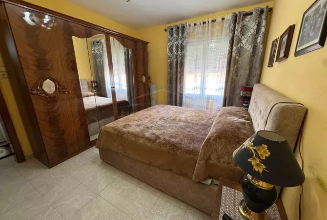 Shtepi ne shitje Apartament ne Tirane, 2+1, Mobilimi E mobiluar, Pagesa 135,000  Euro.