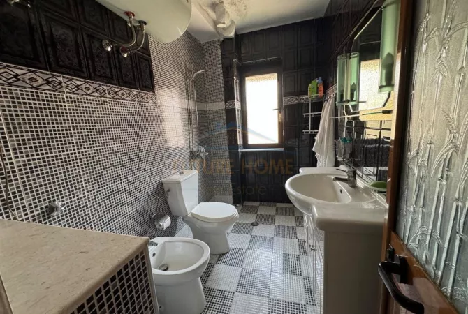 Shtepi ne shitje Apartament ne Tirane, 2+1, Mobilimi E mobiluar, Pagesa 135,000  Euro.