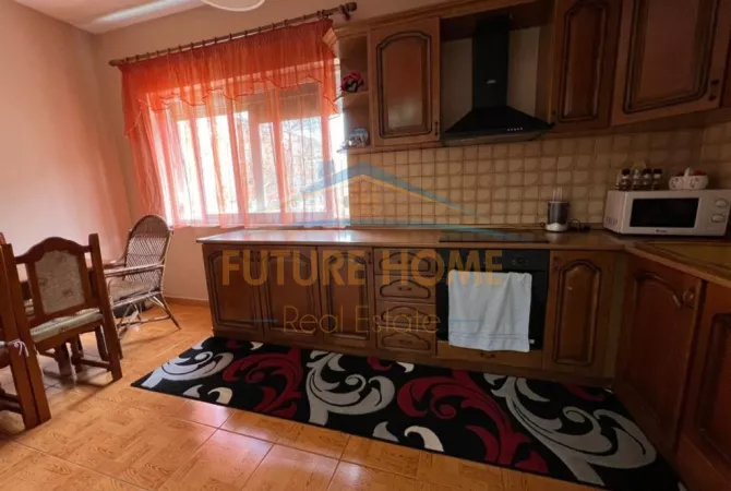 Shtepi ne shitje Apartament ne Tirane, 2+1, Mobilimi E mobiluar, Pagesa 193,000  Euro.