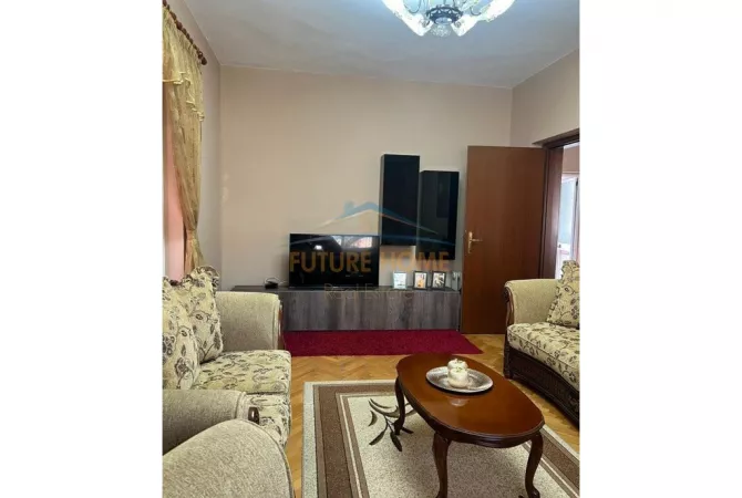 Shtepi ne shitje Apartament ne Tirane, 2+1, Mobilimi E mobiluar, Pagesa 193,000  Euro.
