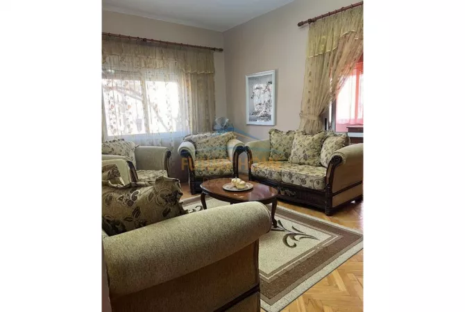 Shtepi ne shitje Apartament ne Tirane, 2+1, Mobilimi E mobiluar, Pagesa 193,000  Euro.