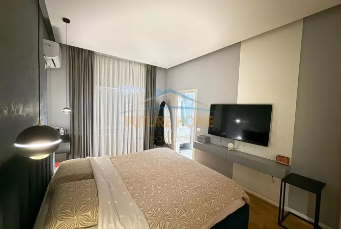 Shtepi ne shitje Penthose(kati i fundit panoramik) ne Tirane, 3+1, Mobilimi E mobiluar, Pagesa 300,000  Euro.