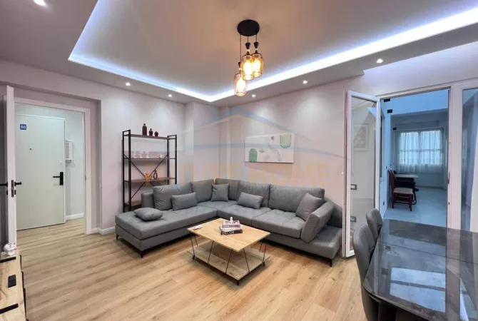 Shtepi ne shitje Apartament ne Tirane, 2+1, Mobilimi E mobiluar, Pagesa 260,000  Euro.