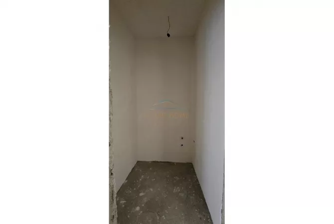 Shtepi ne shitje Apartament ne Tirane, 2+1, Mobilimi Bosh, pa mobiluar, Pagesa 159,000  Euro.