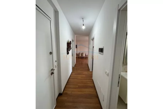 Shtepi ne shitje Apartament ne Tirane, 2+1, Mobilimi E mobiluar, Pagesa 173,000  Euro.