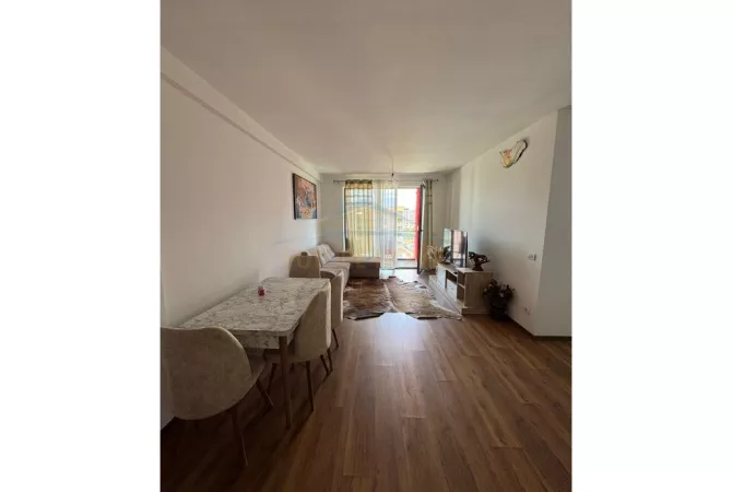 Shtepi ne shitje Apartament ne Tirane, 2+1, Mobilimi E mobiluar, Pagesa 173,000  Euro.