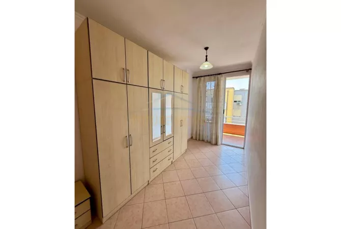 Shtepi ne shitje Apartament ne Tirane, 2+1, Mobilimi Bosh, pa mobiluar, Pagesa 123,000  Euro.