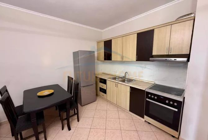 Shtepi ne shitje Apartament ne Tirane, 2+1, Mobilimi Bosh, pa mobiluar, Pagesa 123,000  Euro.