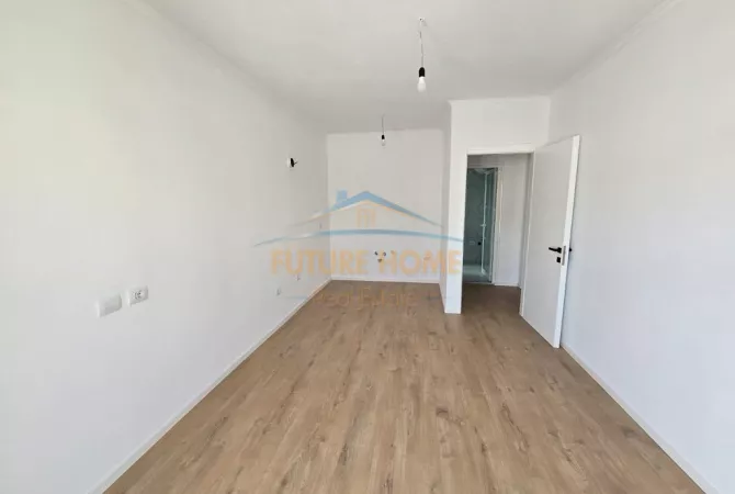 Shtepi ne shitje Apartament ne Tirane, 2+1, Mobilimi Bosh, pa mobiluar, Pagesa 125,000  Euro.