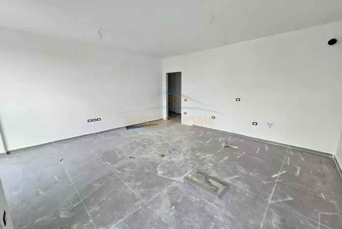 Shtepi ne shitje Apartament ne Tirane, 2+1, Mobilimi Bosh, pa mobiluar, Pagesa 208,000  Euro.