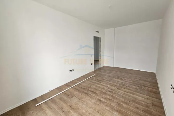 Shtepi ne shitje Apartament ne Tirane, 2+1, Mobilimi Bosh, pa mobiluar, Pagesa 208,000  Euro.