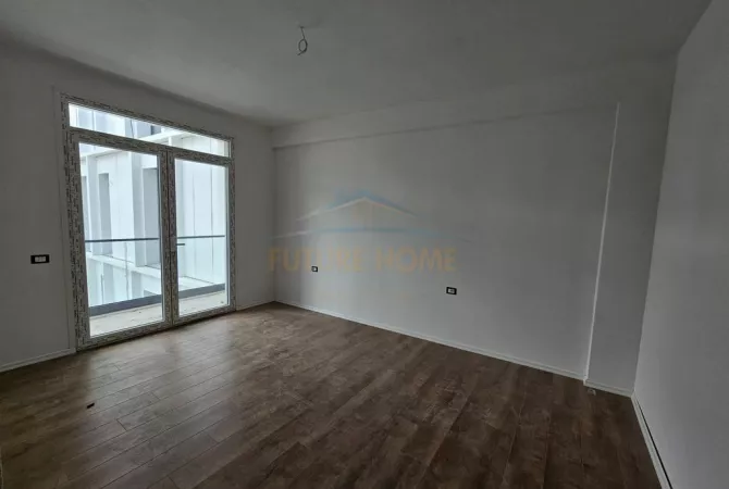Shtepi ne shitje Apartament ne Tirane, 2+1, Mobilimi Bosh, pa mobiluar, Pagesa 208,000  Euro.