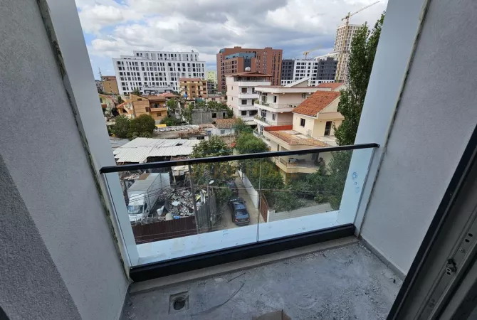 Shtepi ne shitje Apartament ne Tirane, 2+1, Mobilimi Bosh, pa mobiluar, Pagesa 208,000  Euro.