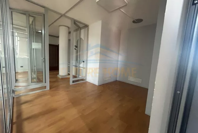 Ambient biznesi me qera 3+1 ne Tirane - 1,200 Euro