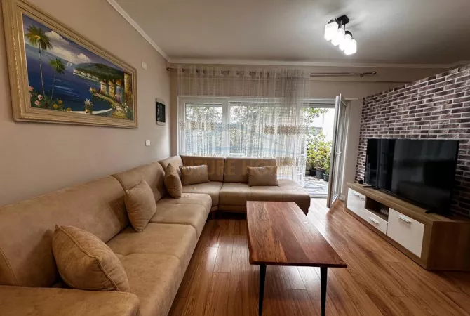 Shtepi me qera 2+1 ne Tirane - 700 Euro