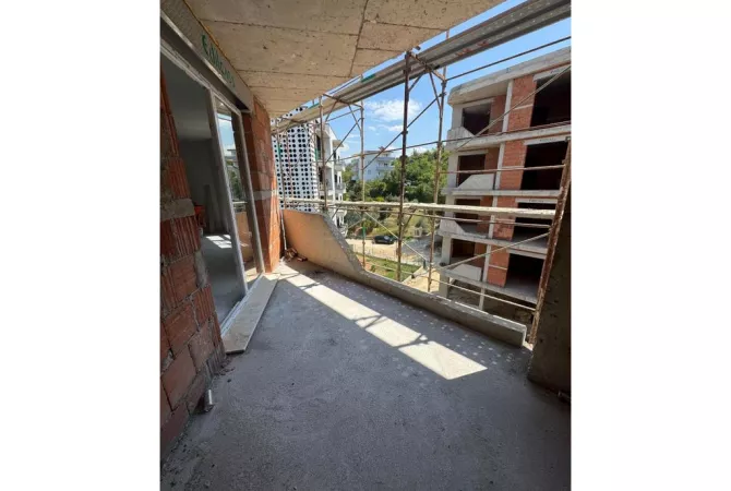 Shtepi ne shitje Apartament ne Tirane, 2+1, Mobilimi Bosh, pa mobiluar, Pagesa 209,000  Euro.