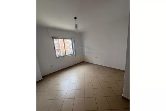 Shtepi ne shitje Apartament ne Tirane, 3+1, Mobilimi Bosh, pa mobiluar, Pagesa 160,000  Euro.
