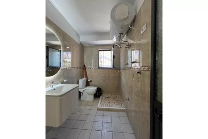 Shtepi ne shitje Apartament ne Tirane, 2+1, Mobilimi Bosh, pa mobiluar, Pagesa 147,000  Euro.