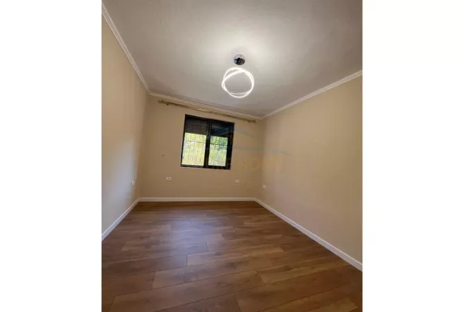 Shtepi ne shitje Apartament ne Tirane, 2+1, Mobilimi Bosh, pa mobiluar, Pagesa 147,000  Euro.