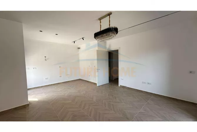 Shtepi ne shitje Apartament ne Tirane, 3+1, Mobilimi Bosh, pa mobiluar, Pagesa 240,000  Euro.