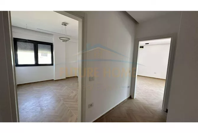 Shtepi ne shitje Apartament ne Tirane, 3+1, Mobilimi Bosh, pa mobiluar, Pagesa 240,000  Euro.