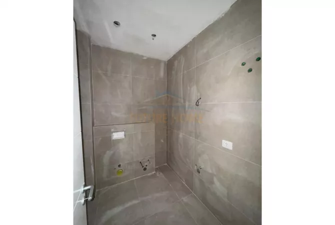 Shtepi ne shitje Apartament ne Tirane, 1+1, Mobilimi Bosh, pa mobiluar, Pagesa 133,000  Euro.