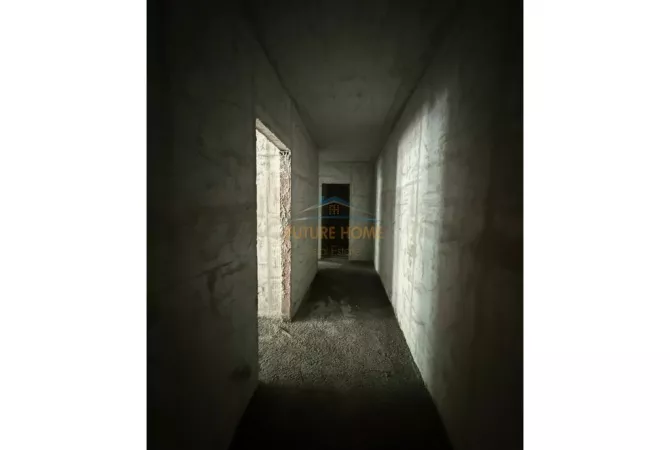 Shtepi ne shitje Apartament ne Tirane, 2+1, Mobilimi Bosh, pa mobiluar, Pagesa 92,700  Euro.