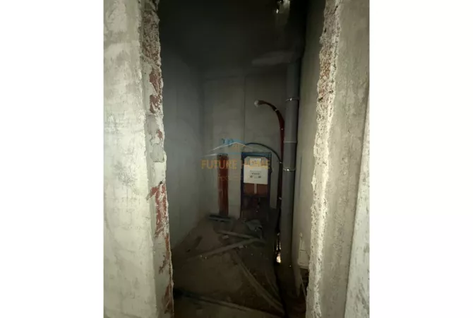 Shtepi ne shitje Apartament ne Tirane, 2+1, Mobilimi Bosh, pa mobiluar, Pagesa 92,700  Euro.