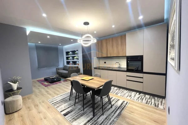 Shtepi me qera 2+1 ne Tirane - 700 Euro