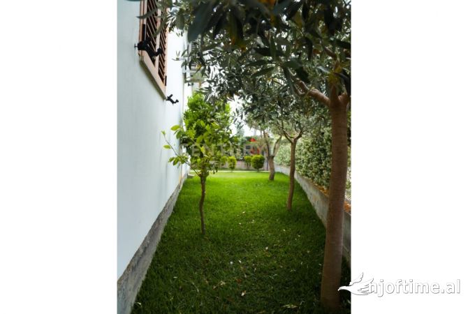 Shtepi ne shitje Shtepi Private ne Durres, 2+1, Mobilimi E mobiluar, Pagesa 120,000  Euro.