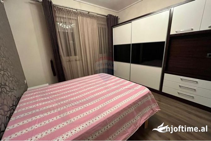 Shtepi me qera Apartament ne Tirane, 2+1, Mobilimi E mobiluar, Pagesa 650  Euro.
