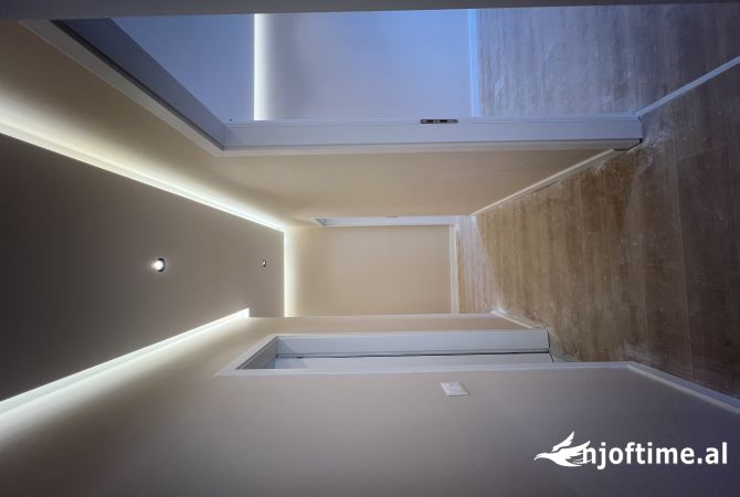 Shtepi ne shitje Apartament ne Tirane, 2+1, Mobilimi Bosh, pa mobiluar, Pagesa 232,000  Euro.