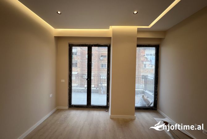 Shtepi ne shitje Apartament ne Tirane, 2+1, Mobilimi Bosh, pa mobiluar, Pagesa 232,000  Euro.