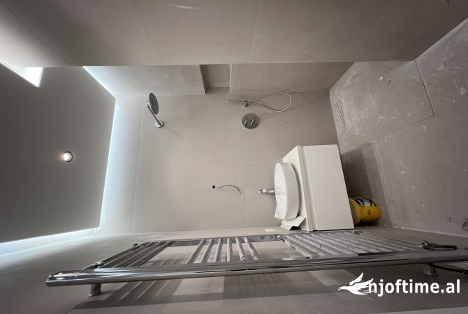 Shtepi ne shitje Apartament ne Tirane, 2+1, Mobilimi Bosh, pa mobiluar, Pagesa 232,000  Euro.