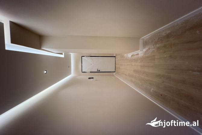 Shtepi ne shitje Apartament ne Tirane, 2+1, Mobilimi Bosh, pa mobiluar, Pagesa 232,000  Euro.