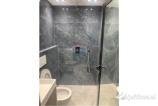 Shtepi ne shitje Apartament ne Tirane, 4+1, Mobilimi E mobiluar, Pagesa 345,000  Euro.