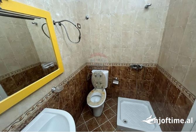 Shtepi ne shitje Apartament ne Tirane, 2+1, Mobilimi Bosh, pa mobiluar, Pagesa 185,000  Euro.
