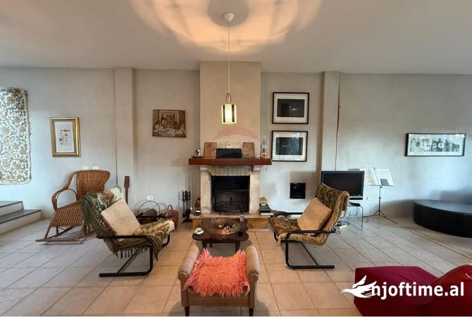 Shtepi ne shitje 2+1 ne Tirane - 380,000 Euro