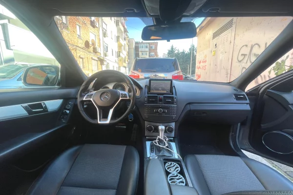 Auto in Vendita a Tirana - 6,800 Euro