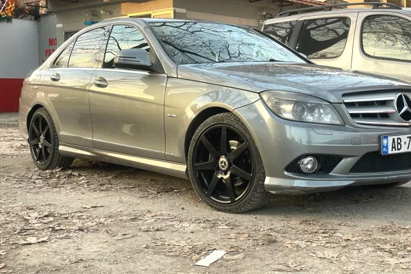 Auto in Vendita a Tirana - 6,800 Euro