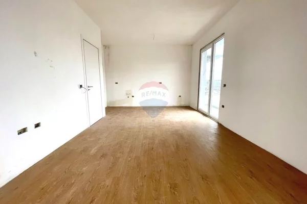 Appartamento in vendita a Tirana 2+1, Vuoto