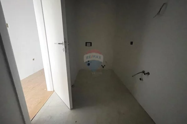 Appartamento in vendita a Tirana 2+1, Vuoto