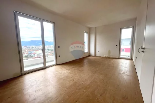 Appartamento in vendita a Tirana 2+1, Vuoto