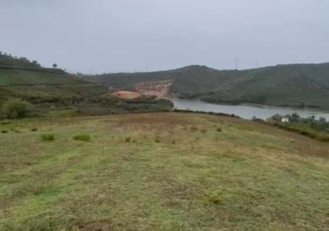 Truall ose Toke  ne Tirane - 1,500 Euro