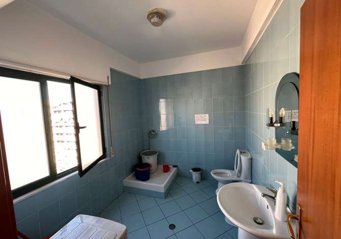 Shtepi ne shitje Apartament ne Tirane, 2+1, Mobilimi Pjeserisht e mobiluar, Pagesa 120,000  Euro.