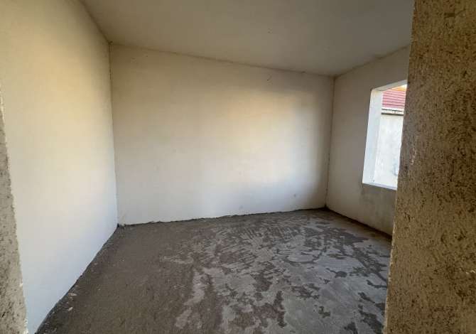 Shtepi ne shitje Shtepi Private ne Tirane, 4+1, Mobilimi Bosh, pa mobiluar, Pagesa 305,000  Euro.