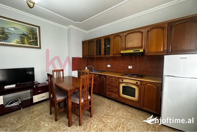 Shtepi me qera Apartament ne Tirane, 2+1, Mobilimi E mobiluar, Pagesa 550  Euro.