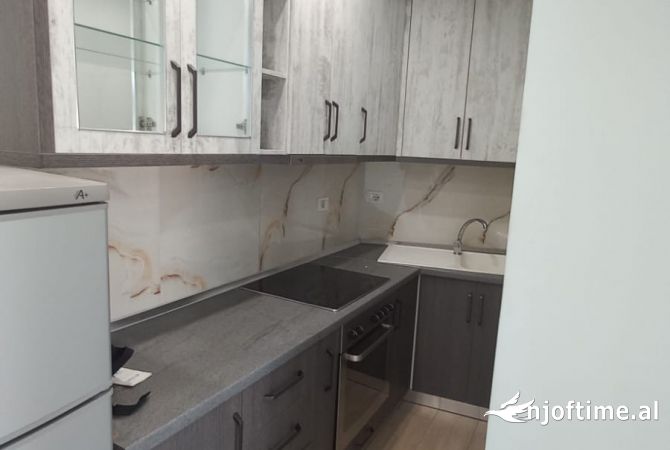 Shtepi ne shitje Apartament ne Tirane, 1+1, Mobilimi Bosh, pa mobiluar, Pagesa 98,000  Euro.